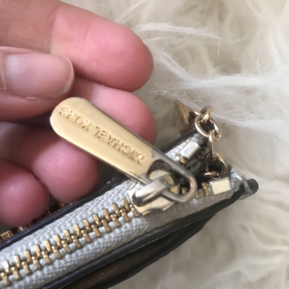 Michael Kors Medium Vanna & Wallet - Picture 8 of 8